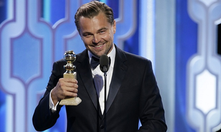 Illustration for article titled DiCaprio harca az óriás medvével az Oscar díjért!Frissítve a Golden Globe elismerésekkel-videó interjú!